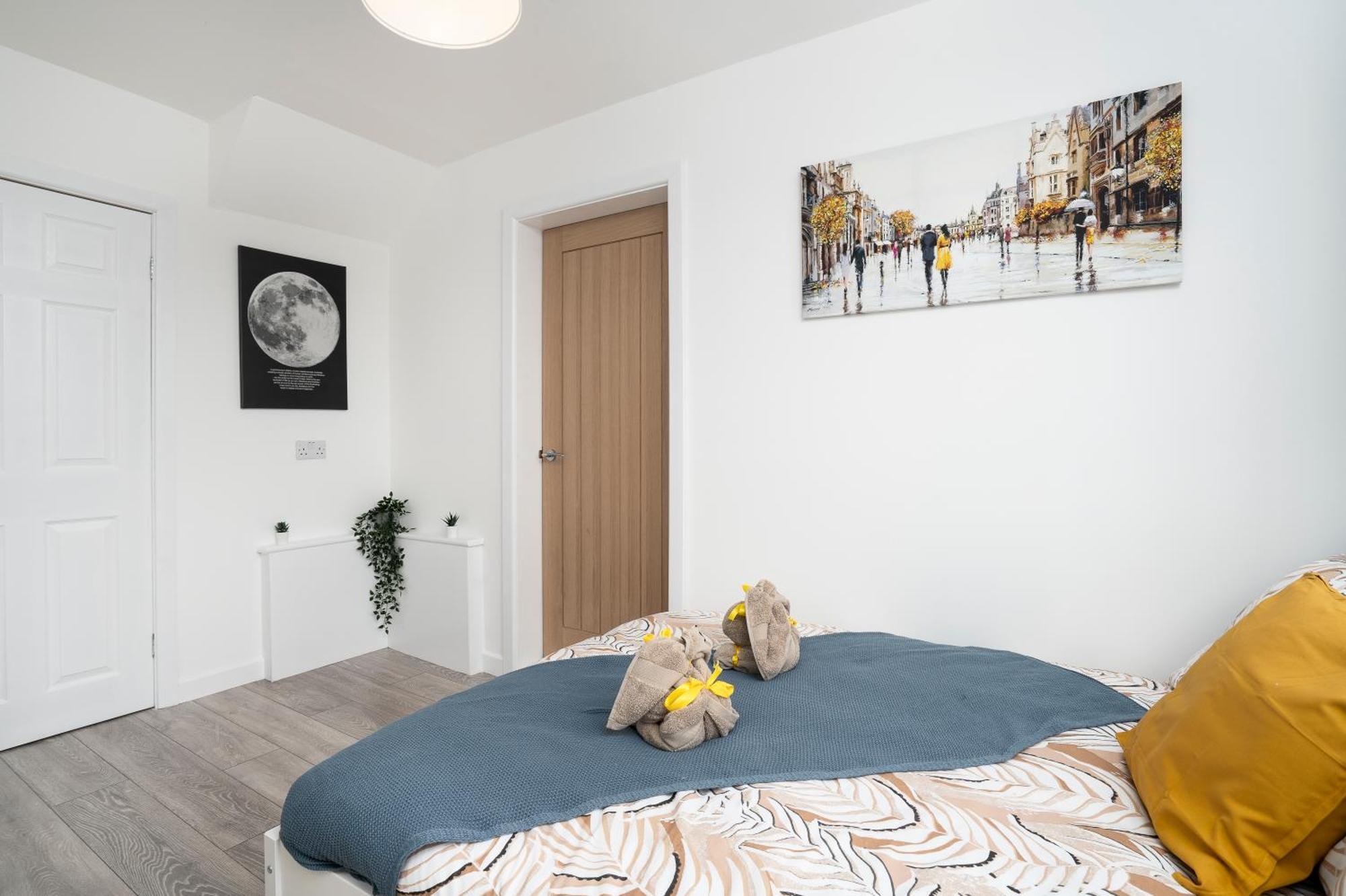 Modern 4 Bed House-Free Parking Apartment Burton  Exterior photo